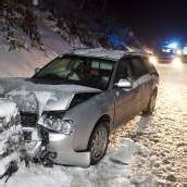 Mit Auto gegen Mauer gekracht