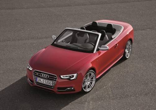 Audi-A5-Fahren in seiner offensten Form: Zur bisherigen Leistungspa-
lette des Cabrios (170–333 PS) kommt jetzt die RS-Variante mit 450 PS.