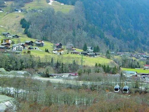 Auf diesem Areal soll ein weiterer Ferienpark in der Gemeinde St. Gallenkirch realisiert werden. Foto: hp