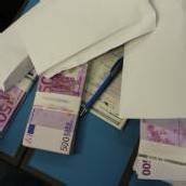 Bargeldschmuggler mit 150.000 Euro ertappt