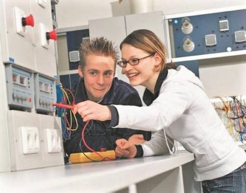 Den Schülern der Polytechnischen Schule in Bregenz stehen 14 Fachbereiche zur Auswahl. Foto: Polytechnikum Bregenz