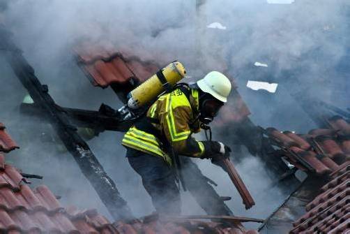 Der Grund für den Brand war angeblich ein technischer Defekt an einem Holzofen. Foto: ePA