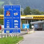 Weiter warten auf Raststätte