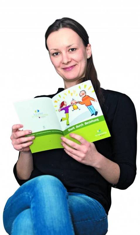 Die Broschüre „Stark durch Beziehung“ soll bei der Erziehung helfen. vn/steurer