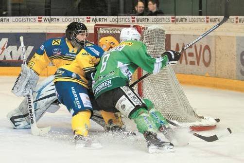 Dominik Bereuter (r.) kennt die Richtung, die gegen Zell am See zum Sieg führt. Foto: Steurer
