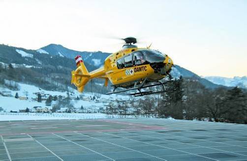Ein Bub hat in Feldkirch den Rettungshubschrauber „C8“ mit einem Laser anvisiert. Foto: vn/hofmeister