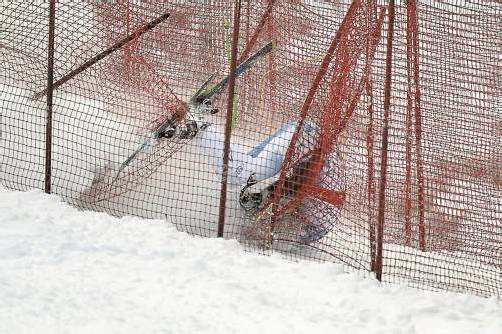 Endstation Fangzaun: Klaus Kröll stürzte beim später abgebrochenen Super-G schwer. Foto: apa