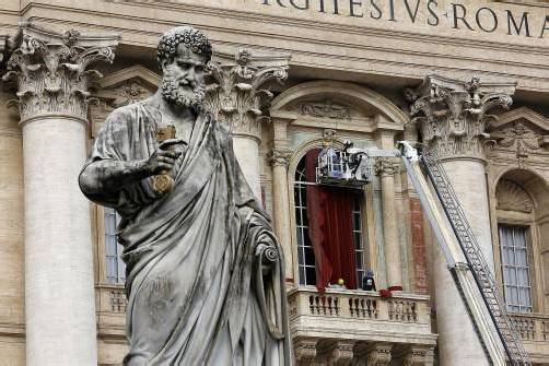 Etwa eine Dreiviertelstunde nach erfolgter Wahl wird der Kardinalprotodiakon Jean-Louis Tauran aus Bordeaux von der Loggia des Petersdomes aus den Namen des neuen Papstes verkünden: „Habemus Papam.“
Foto: Reuters