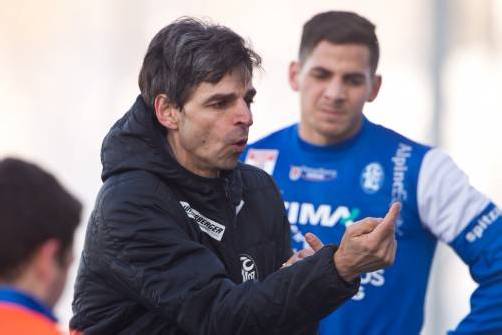 FC-Lustenau-Trainer Daniel Madlener darf mit seiner Mannschaft die Saison zu Ende spielen. Der Coach ist glücklich, dass es zu einer positiven Einigung gekommen ist. Foto: steurer