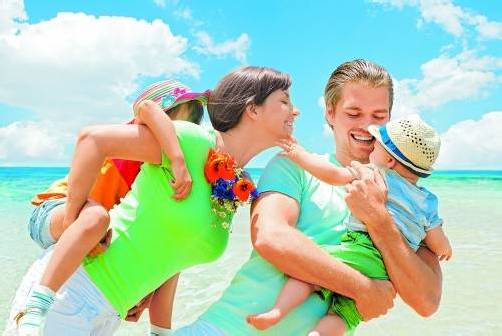 Familienurlaub mit einem Budget von 2000 Euro? Definitiv möglich. Mit Frühbucherrabatten kann preislich noch mehr herausgeschlagen werden.