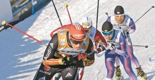 Frenzel führt den Pulk mit Klemetsen und Kato an. reuters
