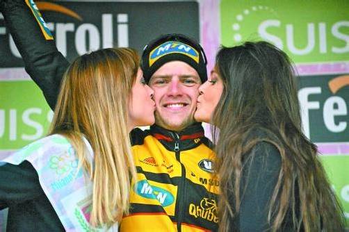 Gerald Ciolek durfte sich im Ziel über Siegerküsse freuen. Foto: epa