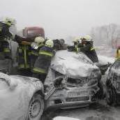 Schneechaos: Tausende verbringen Nacht im Auto