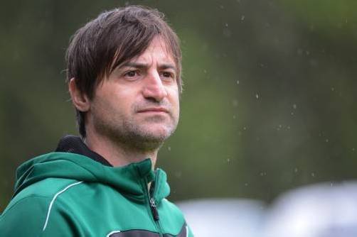 Goran Milovanovic, Holzbau Sohm FC Alberschwende
Meister: FC Höchst
Absteiger: Meiningen wird es diesmal erwischen. Wer sonst noch absteigt, ist schwer zu sagen.
Eigene Erwartungen: Wir wollen an der Spitze dranbleiben und wie in der ersten Saisonhälfte für Überraschungen sorgen.
