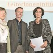 Das Heft in die Hand genommen