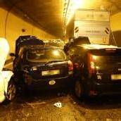 Fahrbahn im Tunnel wurde zur Eisbahn