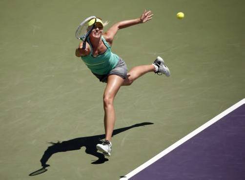 Maria Scharapowa wird sich im Finale gegen Serena Williams strecken müssen. Foto: ap