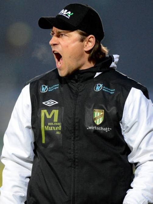 Setzt mit der Unterschrift unter einen neuen Vertrag ein Zeichen: Austria-Trainer Helgi Kolvidsson. Foto: gepa
