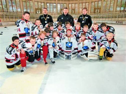 Silbermedaillen gab es für Vorarlbergs Unter-11-Eishockeyauswahl beim Turnier in Füssen. Foto: vehv