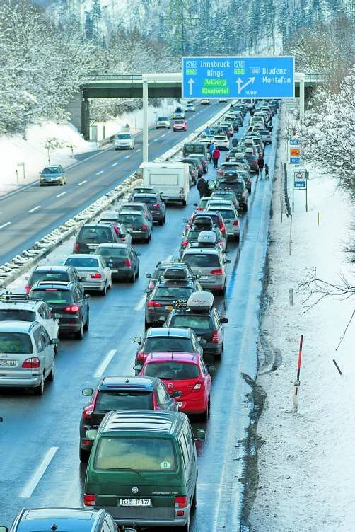 Stau auf der A 14 Richtung Arlberg und Richtung Montafon: Die Öffnung der zweiten Pfändertunnelröhre könnte dieses Problem noch verschärfen.