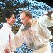 Große Innigkeit bei Theaterspaß