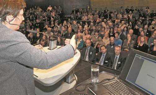 Univ.-Prof. Hille Haker aus Chicago berät u. a. die Europäische Kommission in Ethikfragen. Dem Vorarlberger Ethikforum gab sie praktikable Handlungsleitlinien mit auf den Weg. Foto: VN/RP
