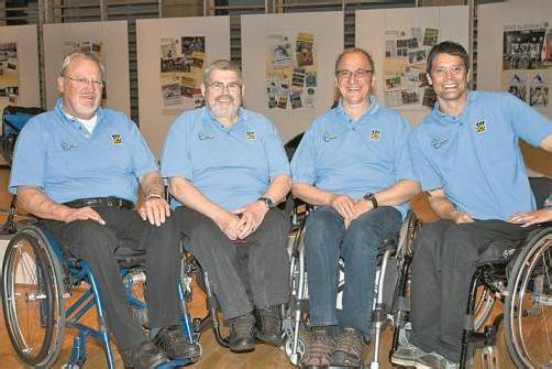 Vorstandsmitglieder des Rollstuhlclubs Enjo: Reinhold Wesely (l.) mit Heinz Merz sowie Hubert Kilga und Jürgen Egle.