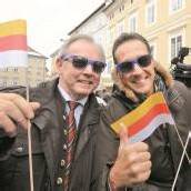 Stronach schwächt Strache