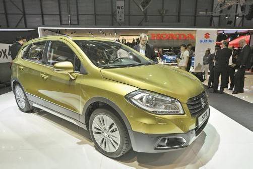 Weltpremiere für den neuen Suzuki SX4, der vom Kleinwagen ins Kompakt-Segment aufgestiegen ist.