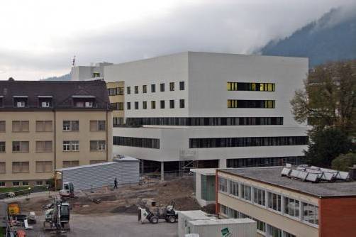 Wird mit Bank ausgestattet: das Bludenzer Spital. Foto: Schwald