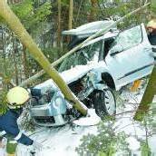 Familie kam mit Auto von der Straße ab