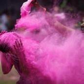 Inder feiern „Fest der Farben“