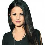 Selena scherzt über ihren Ex