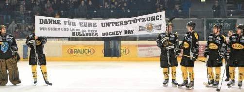 „Danke für eure Unterstützung!“: Das Dornbirn-Team verabschiedet sich heute nochmals von den Fans. Foto: gepa