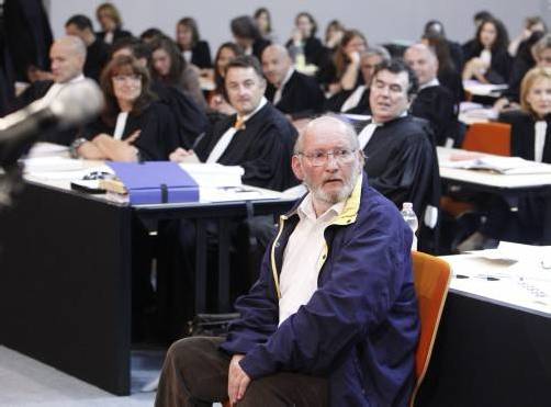 5250 Klägerinnen, 300 Anwälte und 200 Journalisten: Das Gericht ist für den Prozess gegen Jean-Claude Mas in die Messehalle umgezogen.  Foto: Epa