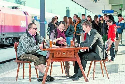 Am Bahnhof oder im Garten: Der Onlinejass von VOL.AT ist von nun an überall möglich. Foto: M. Gmeiner