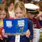Eltern und Kinder lieben das Lesen
