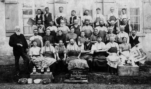 Arbeiter der Bregenzer Seidenfabrik Schwerzenbach und Appenzeller im Jahr 1893. Fotos: Stadtarchiv