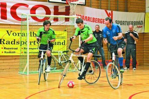 Das EM-Ersatzteam Sebastian Brunner (l.) und Stefan Feurstein gewann die 2. Liga und schaffte den Aufstieg in die 1. Liga.