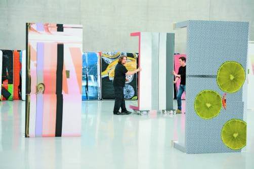 Das Publikum intellektuell und ästhetisch unterhaltsam verführen will KUB-Direktor Yilmaz Dziewior mit der neuen Ausstellung. Foto: Rudolf Sagmeister