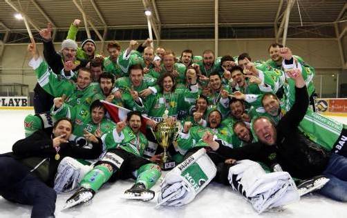 Der EHC Bregenzerwald feiert! Der Liga-Außenseiter schaffte die Sensation und holte sich auf Laibacher Eis den Meistertitel. Foto: gepa