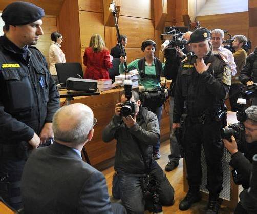 Der Prozess um den Ex-Polizisten löst großes Medieninteresse aus.