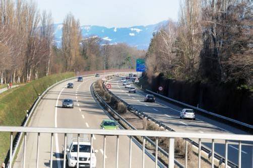 Derzeit gibt es nur Richtung Au einen Schutzwall. Das soll sich künftig ändern. Foto: ajk