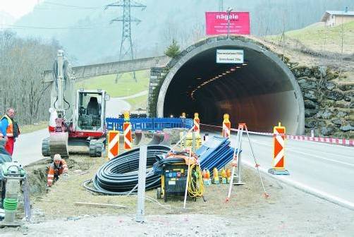 Die 25 Jahre alten Gortniel- und Maurentobeltunnel zwischen Schruns und St. Gallenkirch werden derzeit aufwendig saniert. Foto: hr