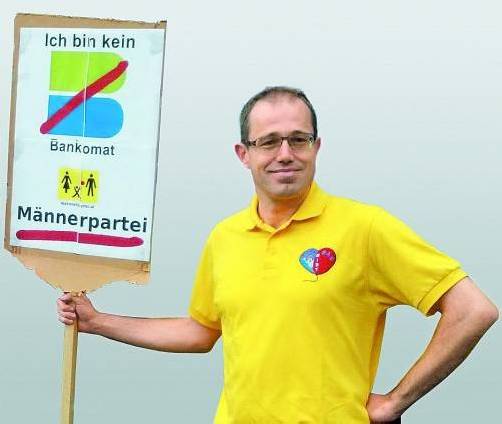 Die Degradierung des Vaters zum Bankomaten ist ungerecht, findet der Landesvorsitzende der Männerpartei, Hannes Hausbichler.