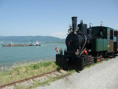 Die Lokomotiven und Wagen des Rheinbähnle sind geschmiert, gefettet und gereinigt und die Hallen des Museums herausgeputzt: Die Saison von Rhein-Schauen kann beginnen. foto: rhein-schauen
