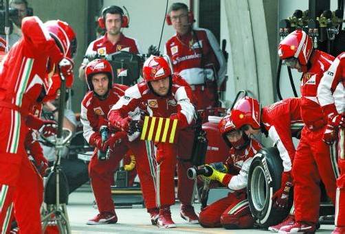 Die Reifen sind schon wieder zum Reizthema der Formel 1 geworden. Hersteller Pirelli hat die Pneus im Vergleich zu den Vorjahresmodellen weicher gemacht. Foto: epa