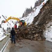 1000 Kubikmeter Gestein polterten auf die Straße