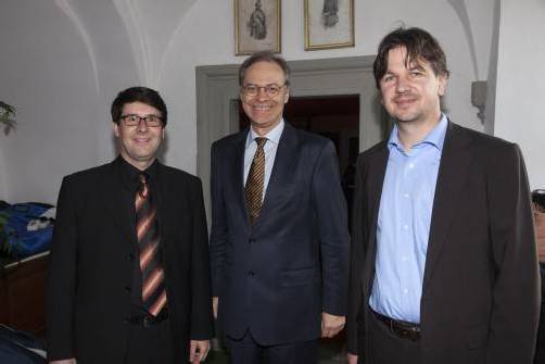 Dirigent, Festredner und Organisator: Markus Pferscher (l.) mit Rainer Muenz und Markus Schadenbauer-Lacha. Fotos: Privat/Mathis