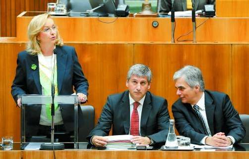 Finanzministerin Fekter mit Faymann (r.) und Spindelegger: Weniger Geld für den Rechnungshof. Foto: RTS